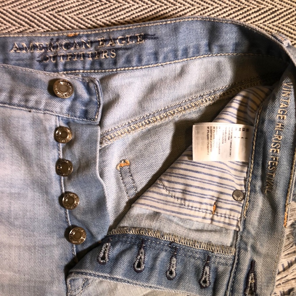 American Eagle Hi-Rise Shorts - Picture 2 of 3